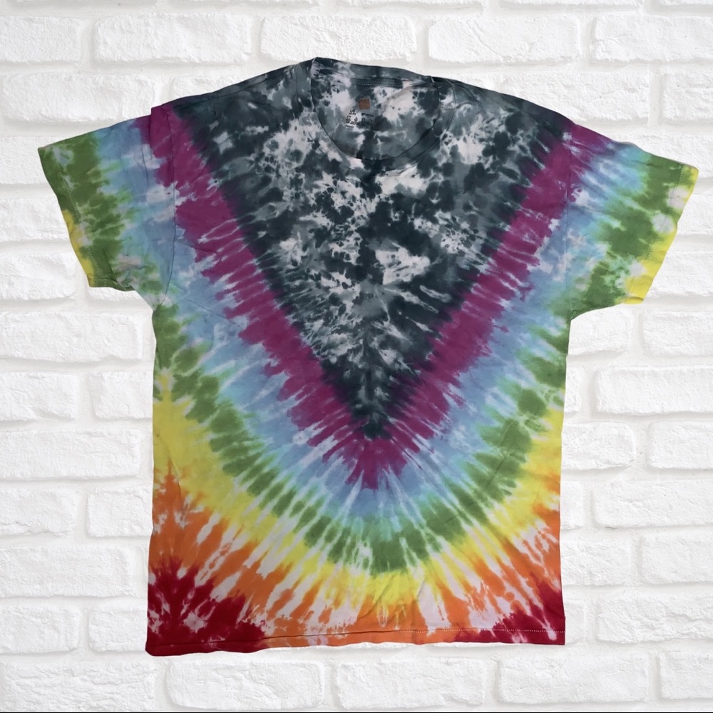 💀🌈 V Shape Rainbow Tie Dye Shirt 🌈💀